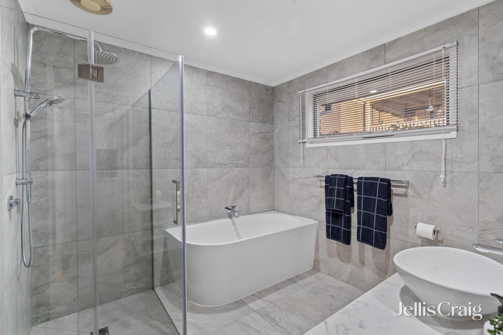 42 Partridge Way, Mooroolbark image 10