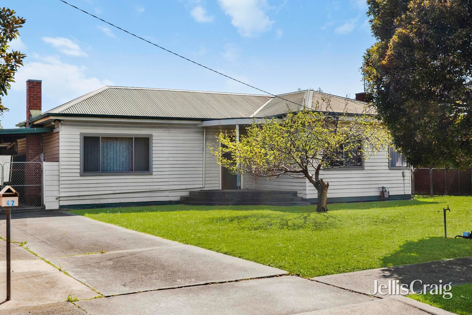 42 Royal Avenue, Springvale image 1