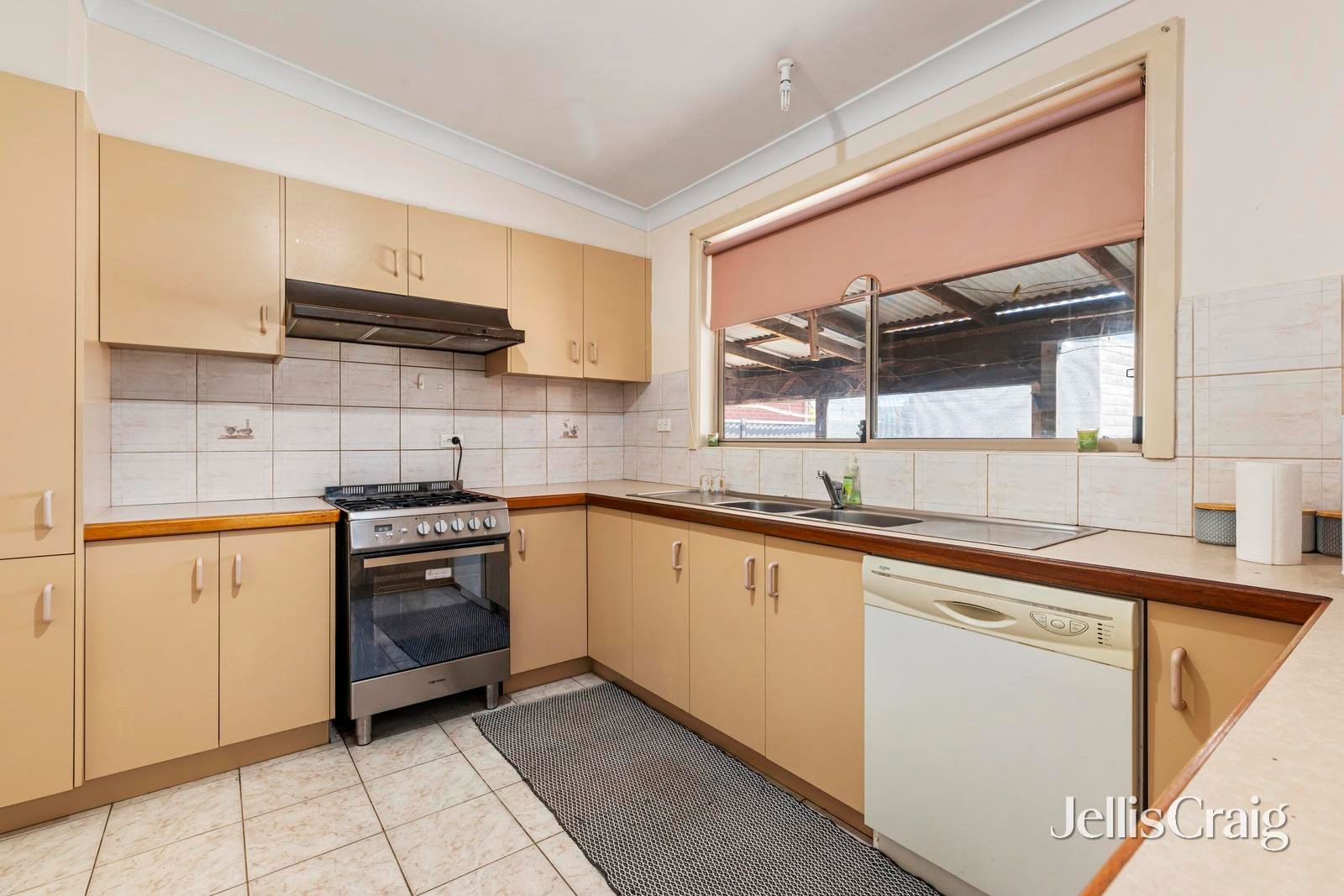 42 Royal Avenue, Springvale image 3