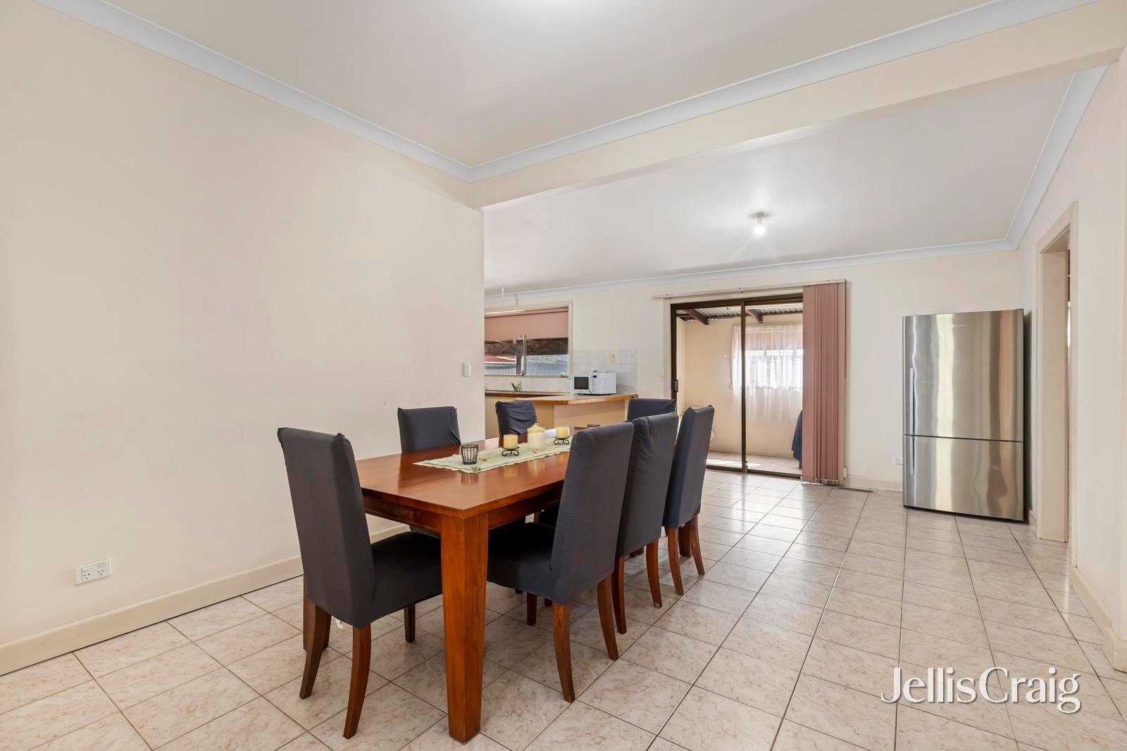 42 Royal Avenue, Springvale image 4