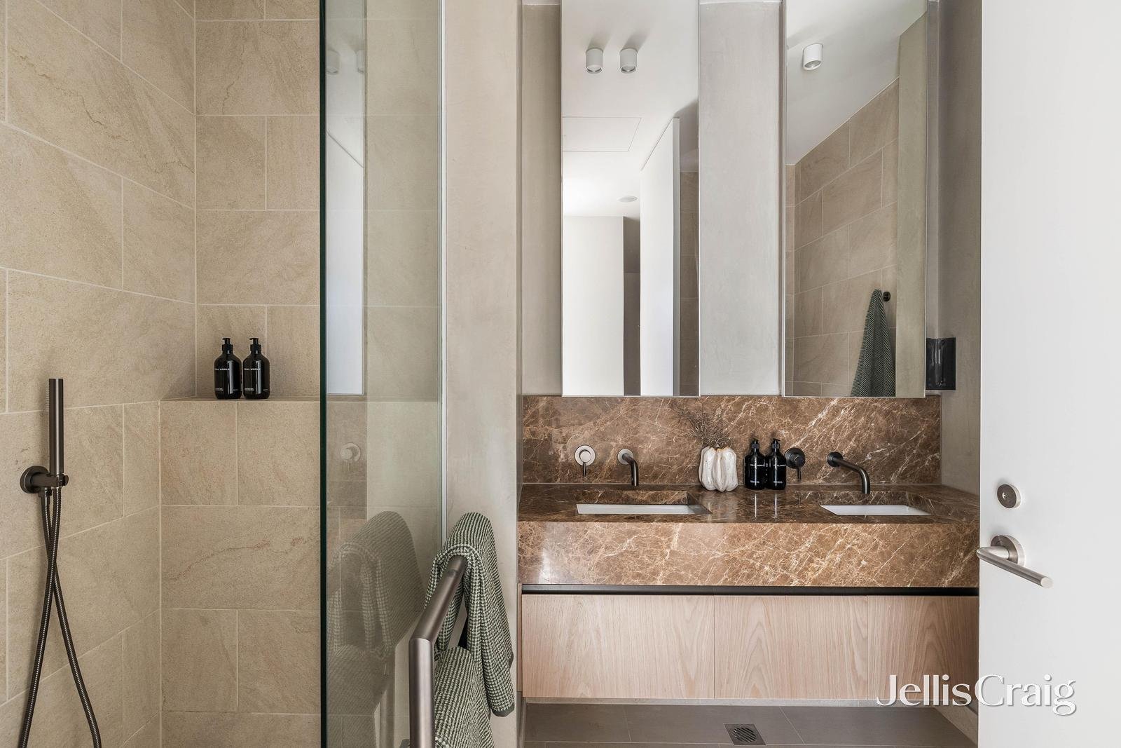 4/2 Scott Grove, Glen Iris image 9
