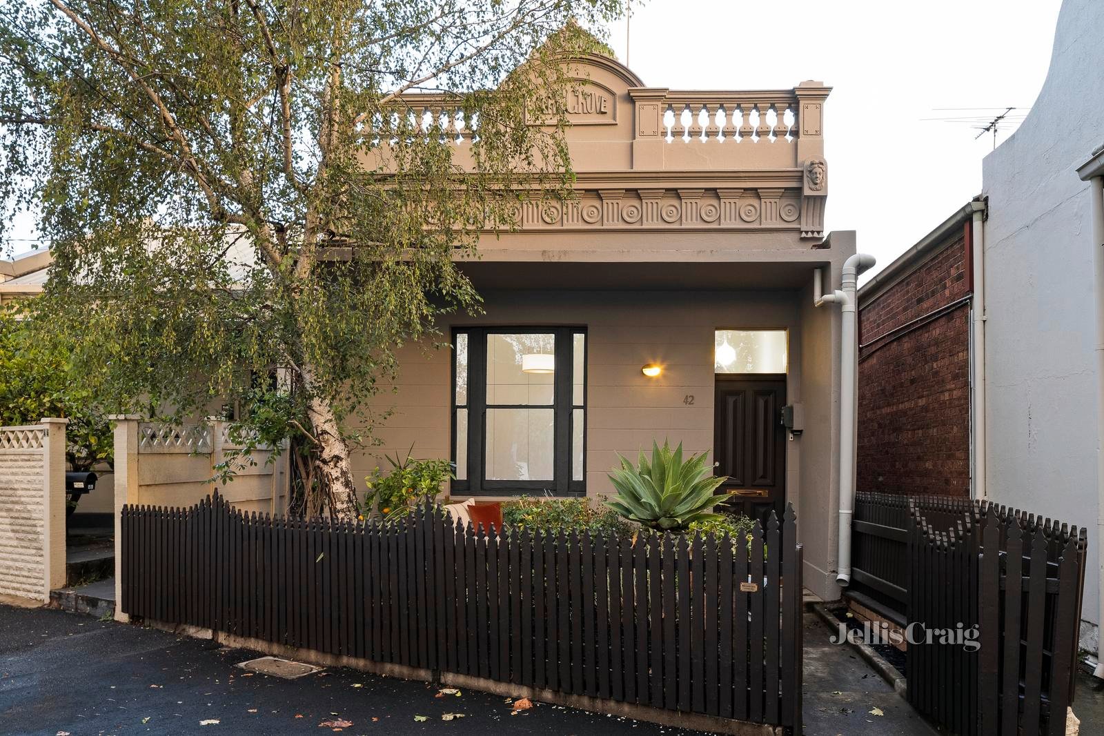 42 St Georges Road South, Fitzroy North image 1