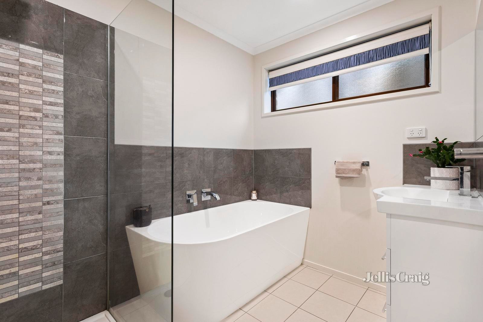 42 Tortice Drive, Ringwood North image 8