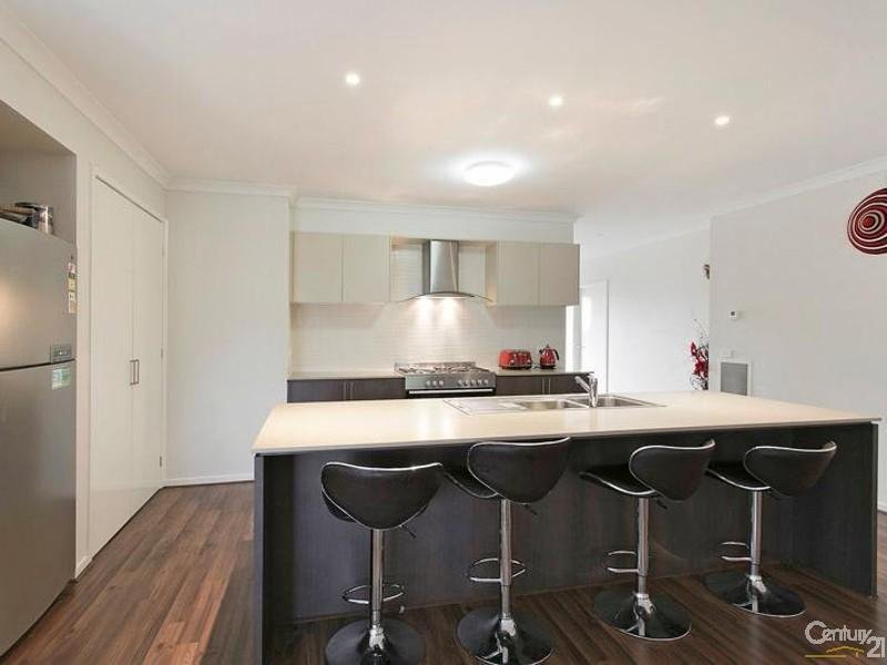 42 Tristania Drive, Point Cook image 2