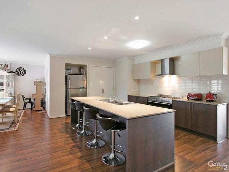 42 Tristania Drive, Point Cook image 3