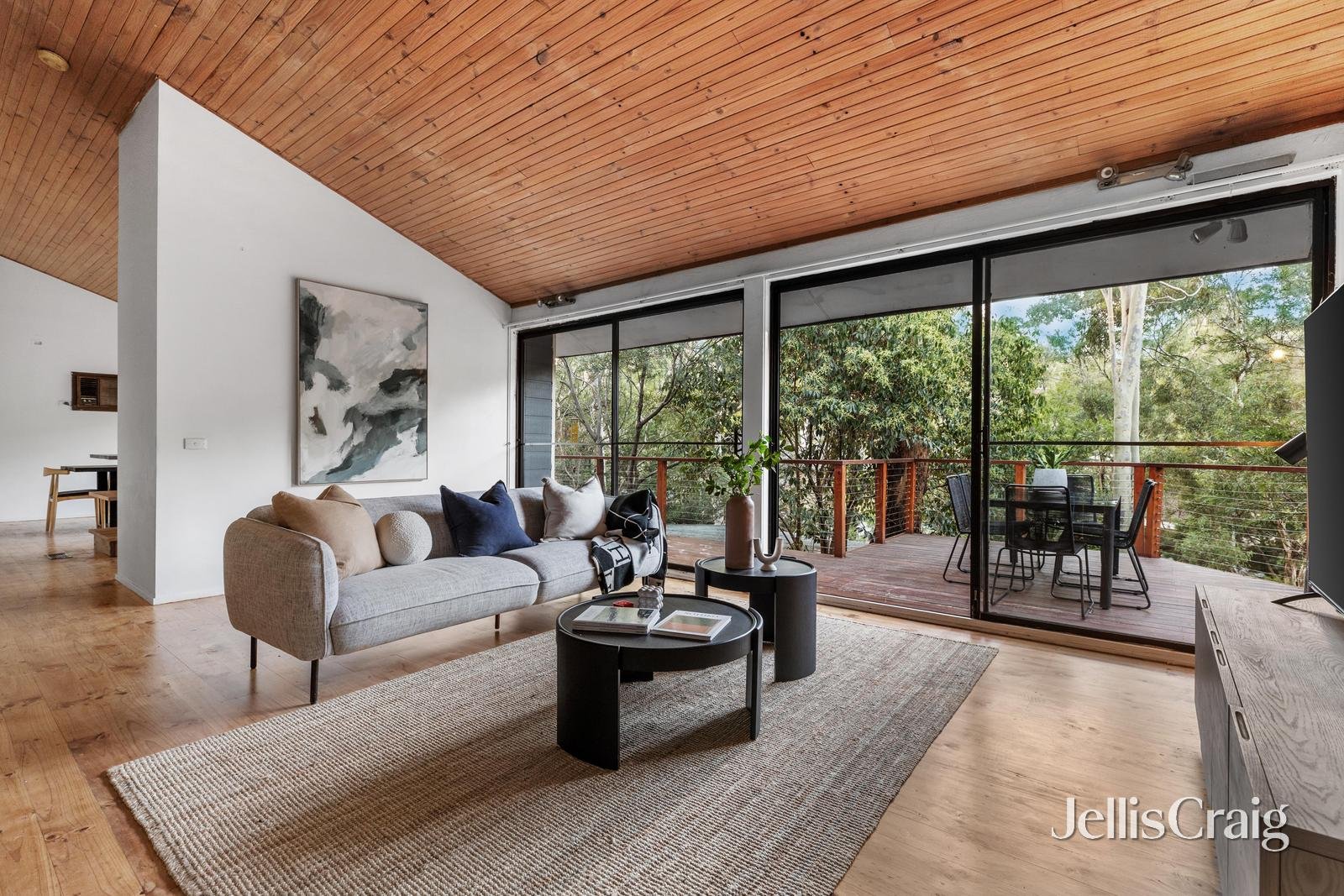 42 Valonia Drive, Eltham image 1