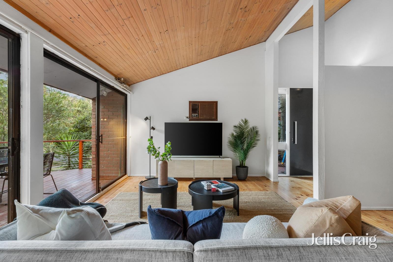 42 Valonia Drive, Eltham image 6