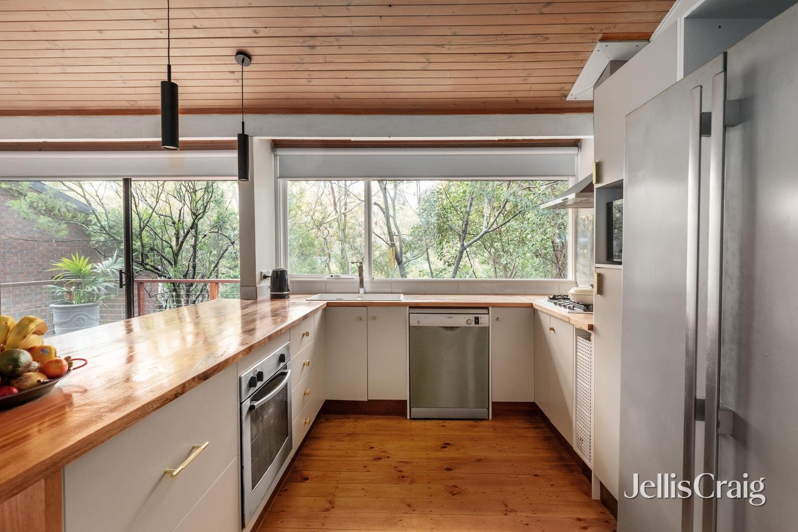 42 Valonia Drive, Eltham image 7