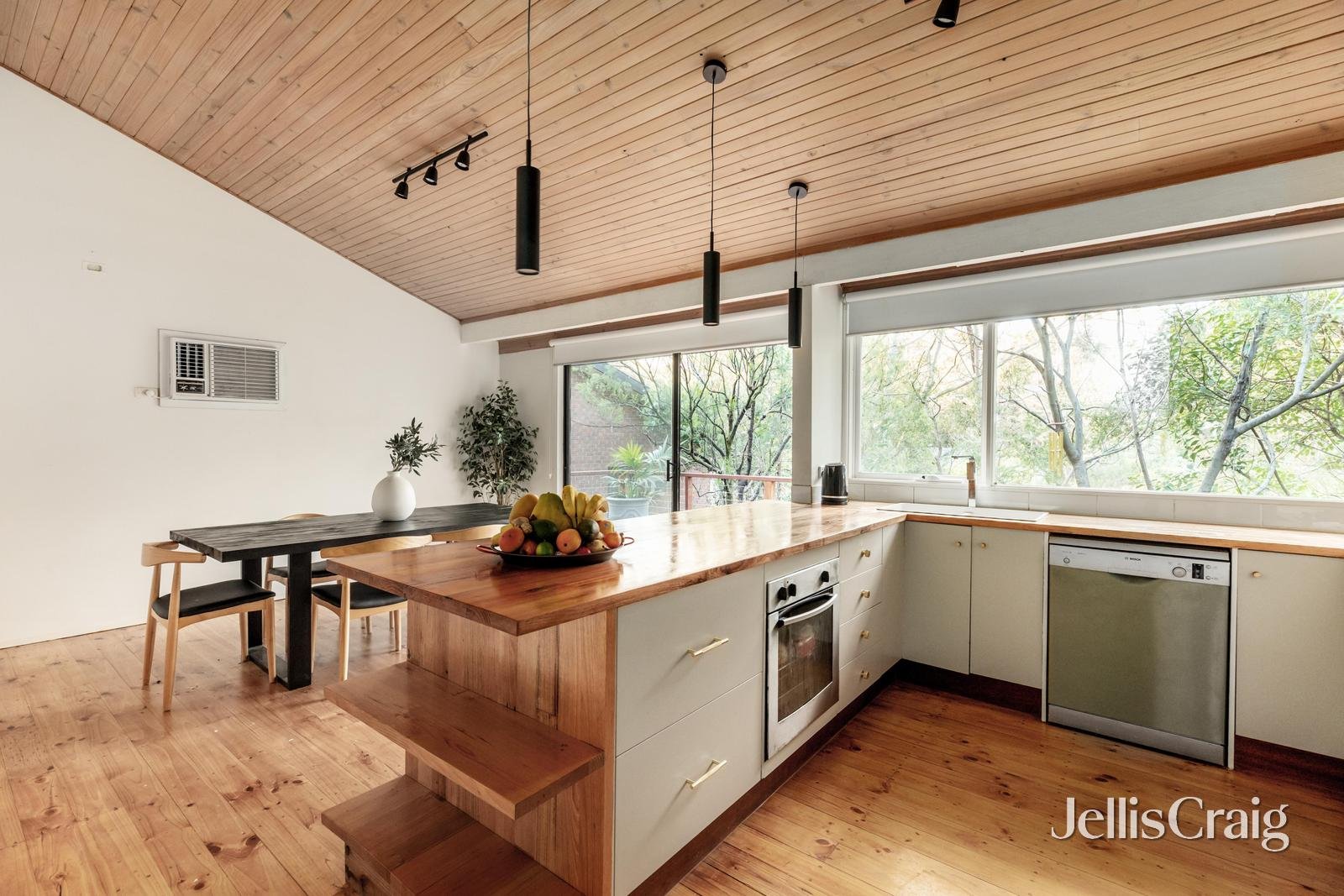 42 Valonia Drive, Eltham image 8