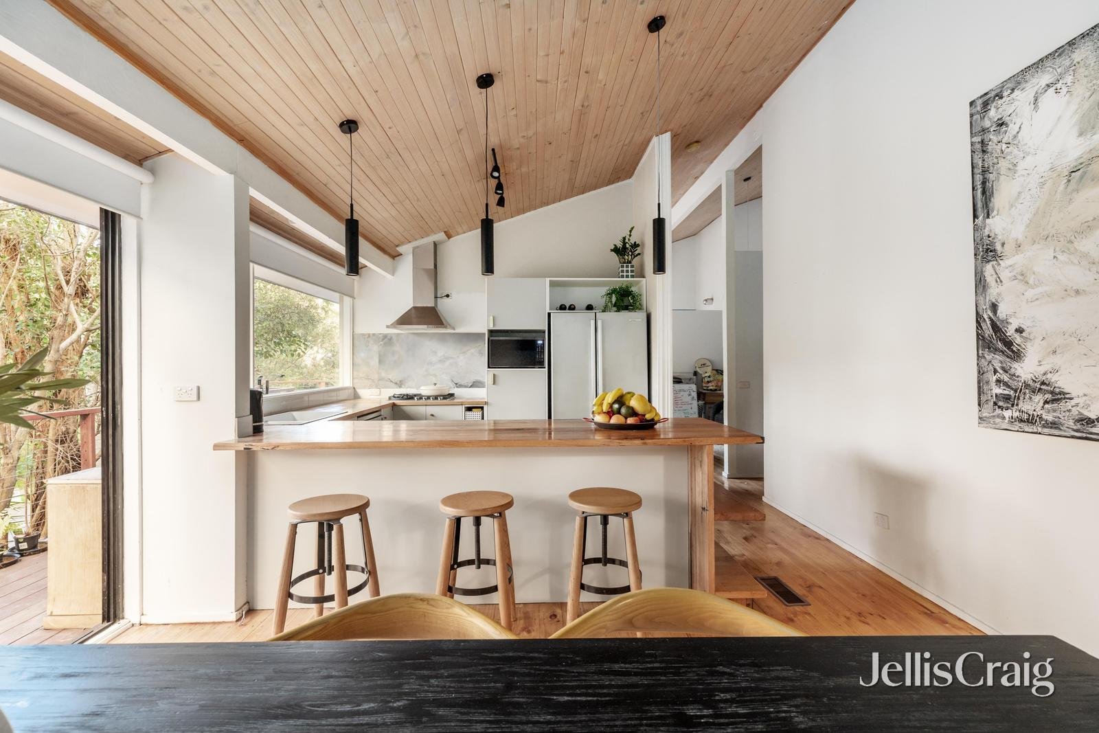 42 Valonia Drive, Eltham image 9