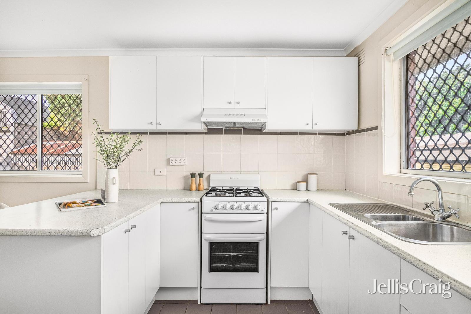 4/2 Vincent Street, Coburg image 3