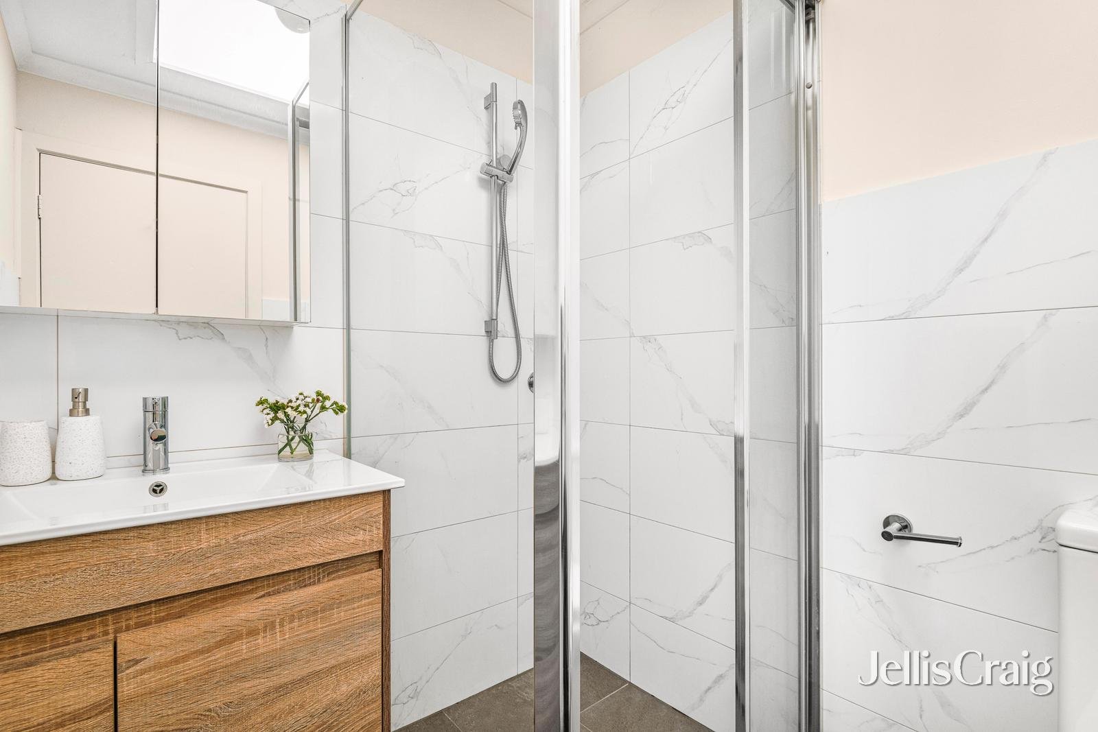 4/2 Vincent Street, Coburg image 7
