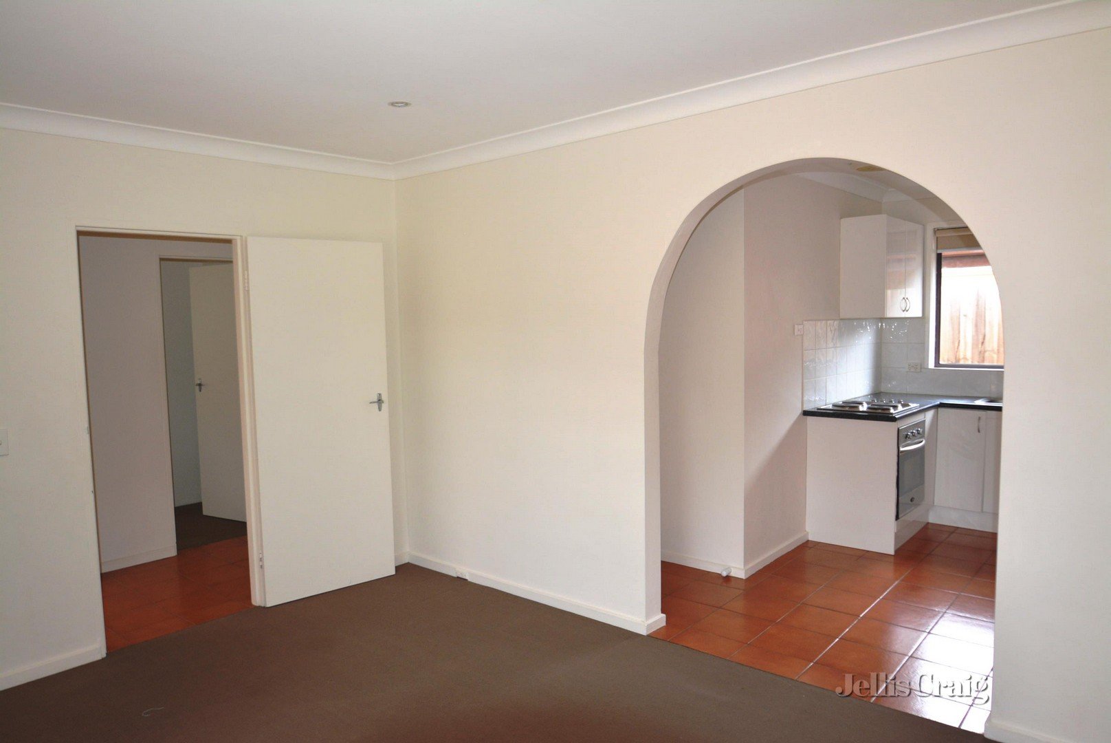 4/2 Waxman Parade, Brunswick West image 2