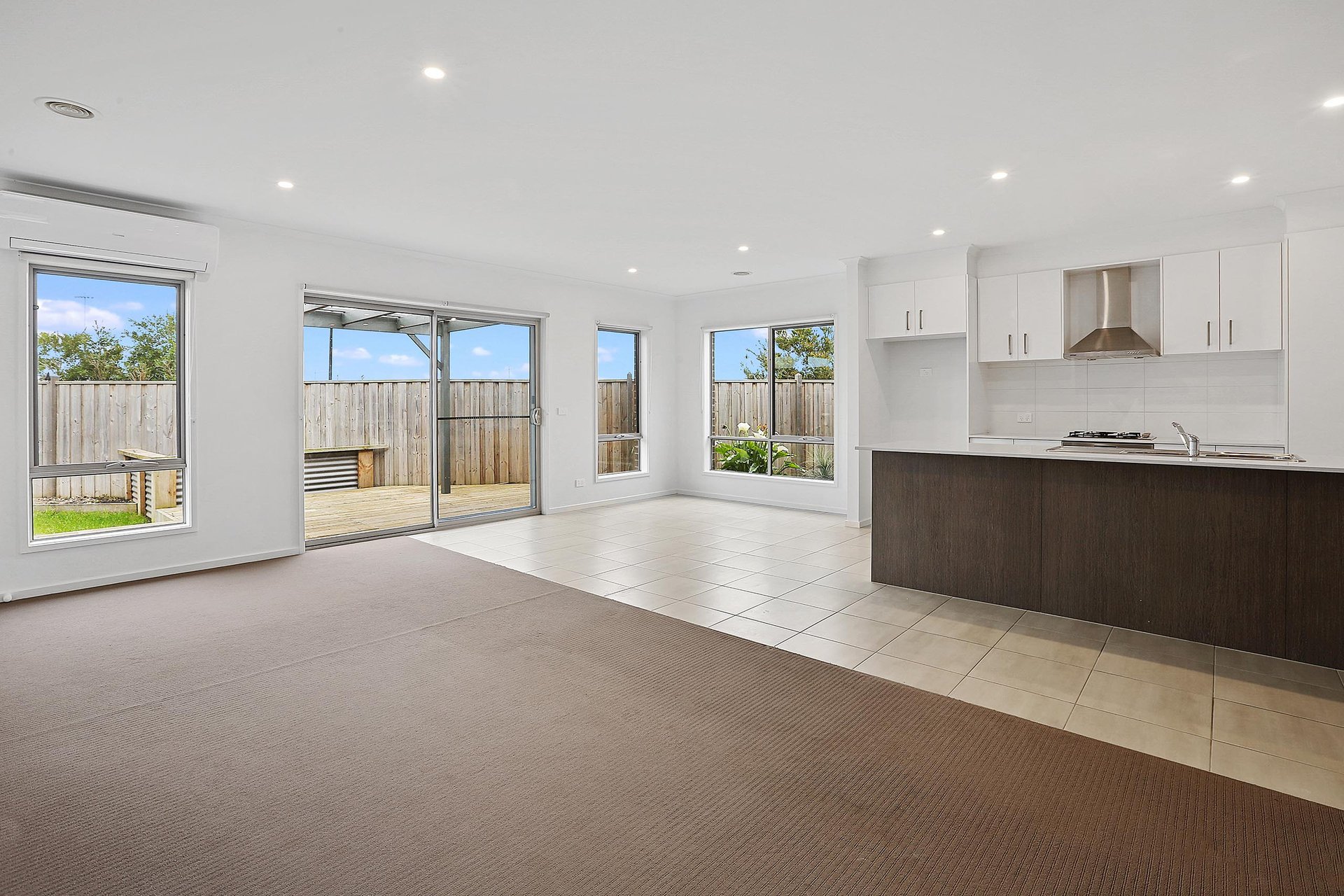 42 Whitecliff Way, Armstrong Creek image 2