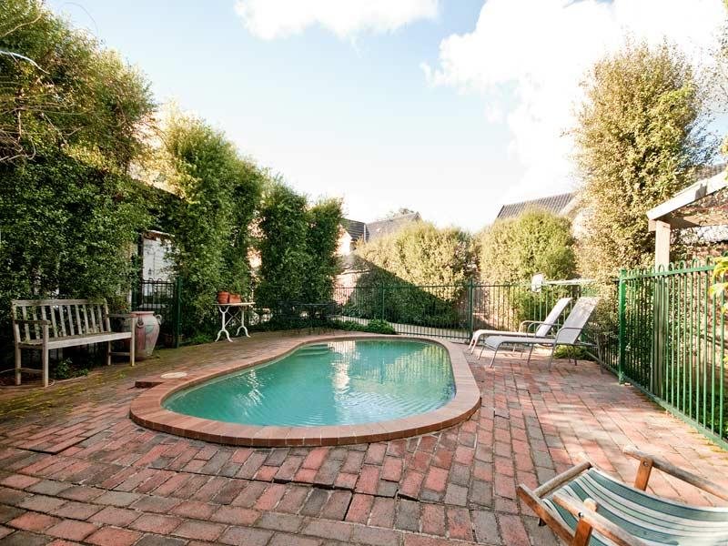 42 Whitehorse Road, Blackburn image 7