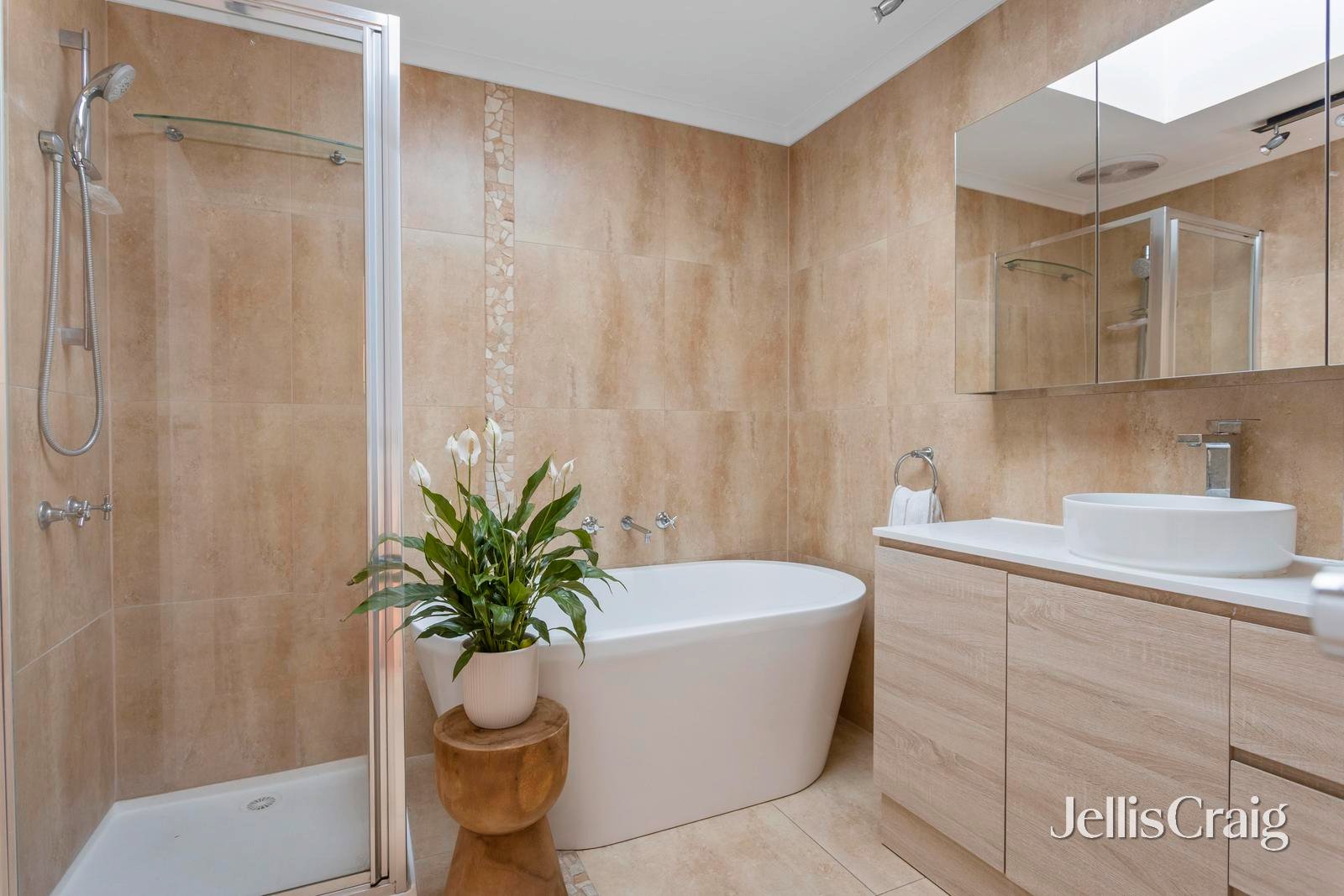 42 Wycliffe Crescent, Eltham image 12