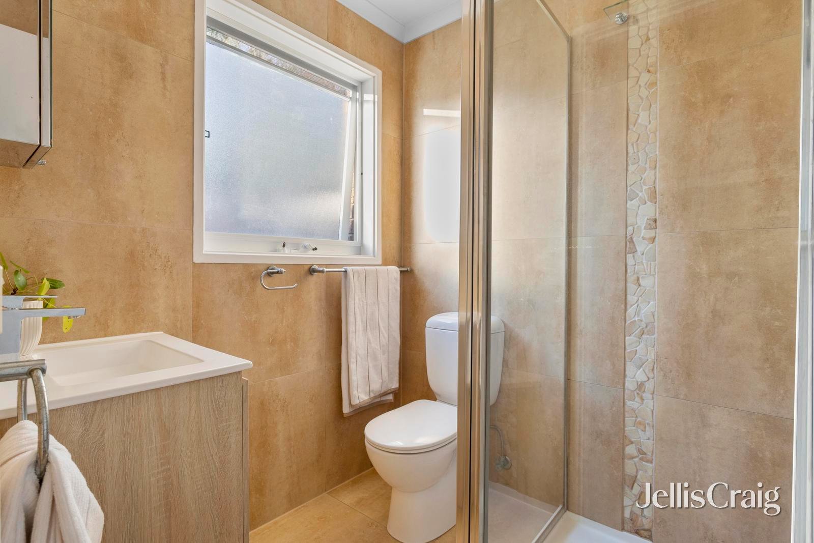 42 Wycliffe Crescent, Eltham image 13