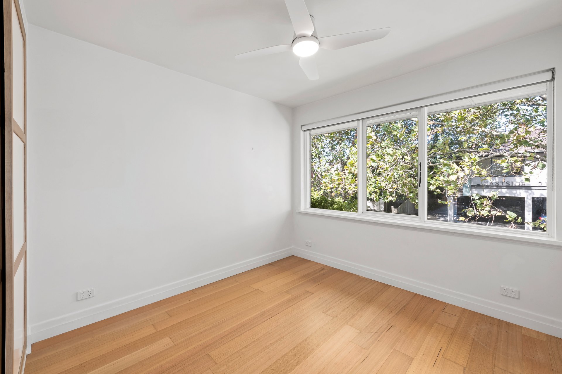 Property Gallery Thumbnail 6
