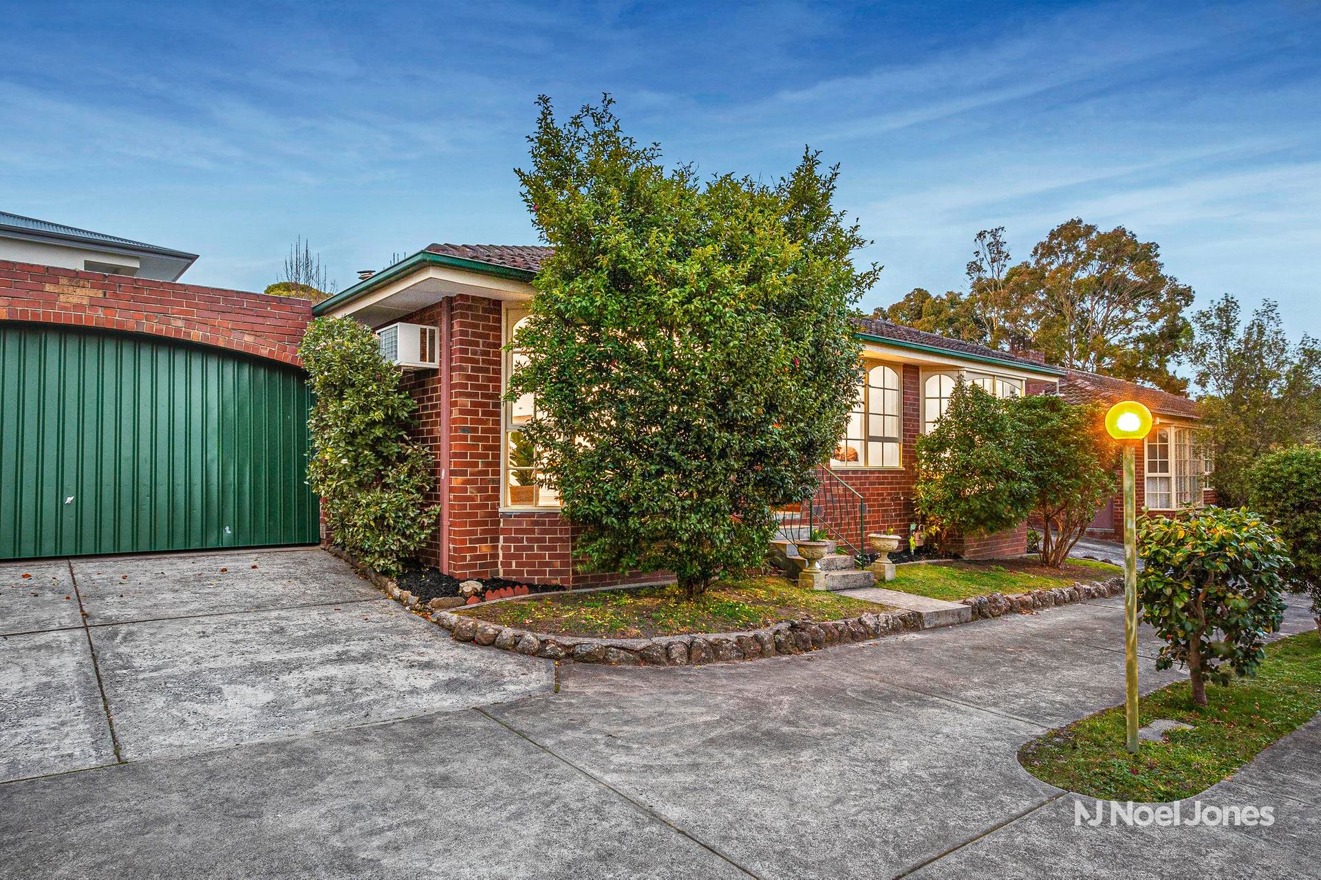 4/20 Florence Road, Surrey Hills image 1