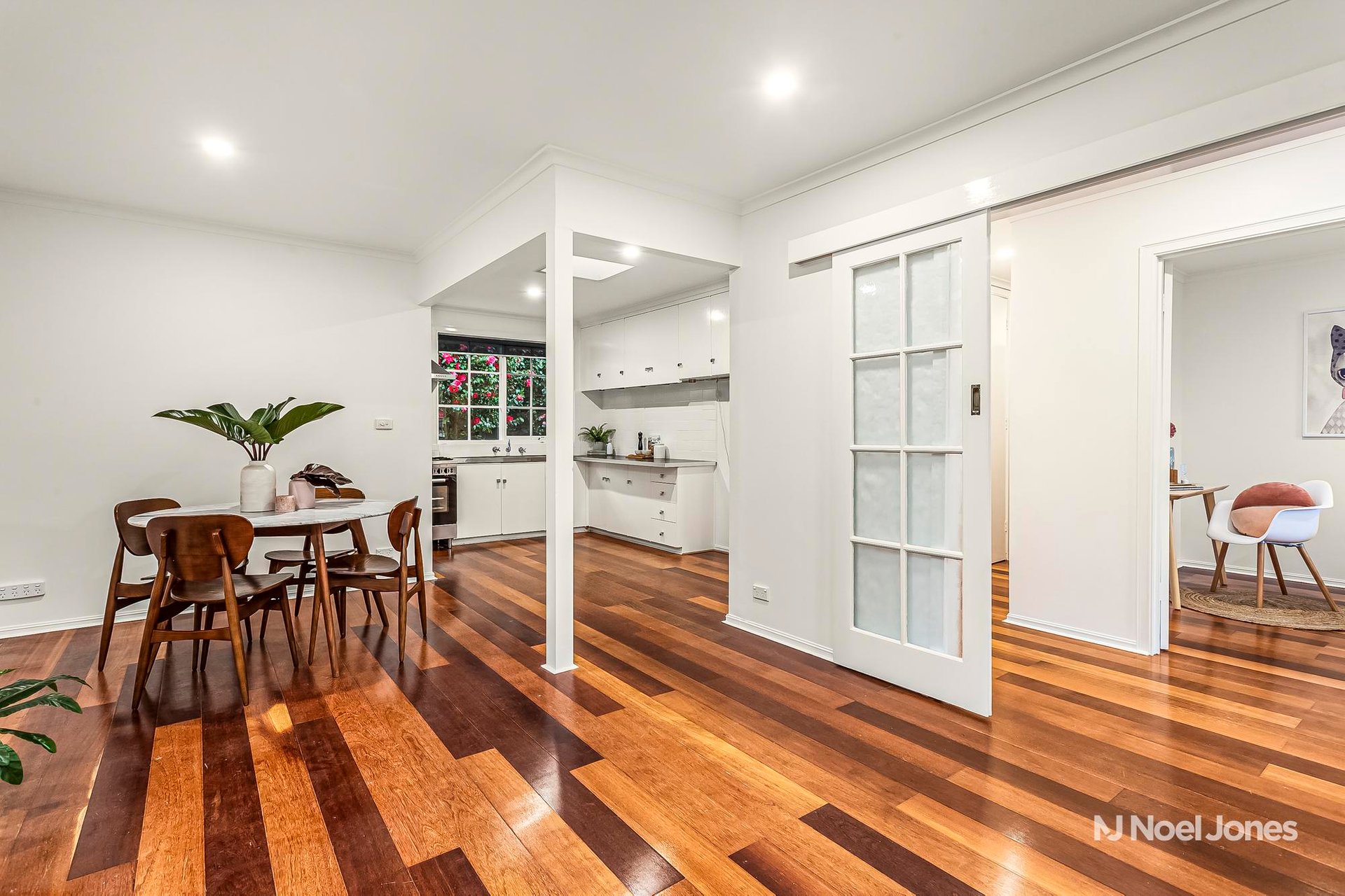 4/20 Florence Road, Surrey Hills image 2