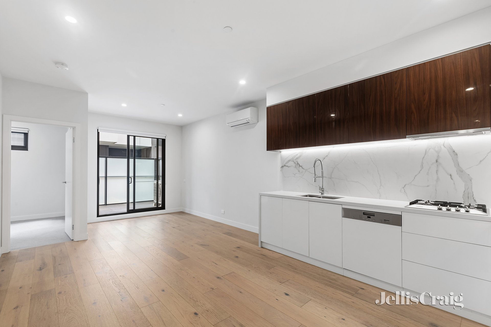 4/200 Reynolds Road, Doncaster East image 3