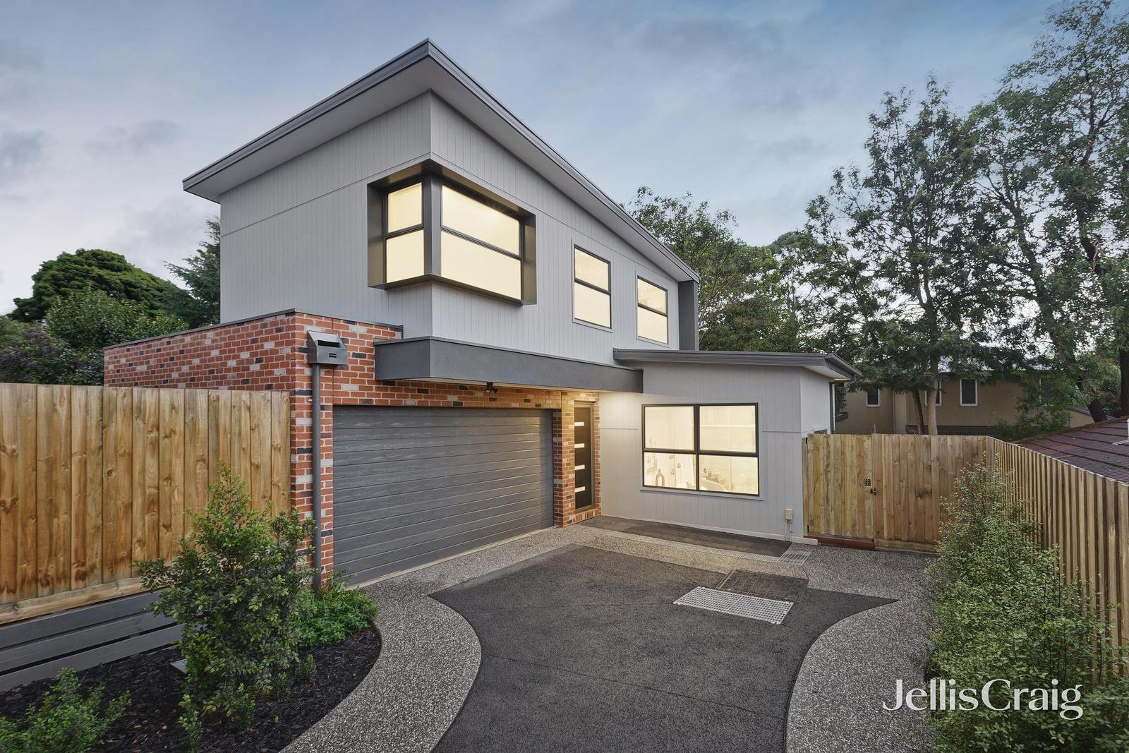 4/203 Nepean Street, Greensborough image 1