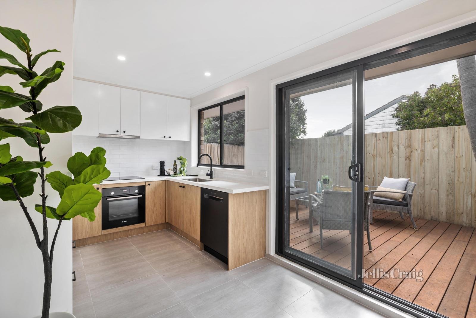 4/205 Centre Road, Bentleigh image 6