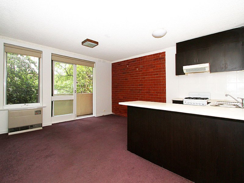 4/205 Maribyrnong Road, Ascot Vale image 2