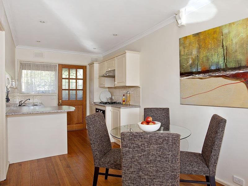 4/209 Napier Street, Essendon image 2