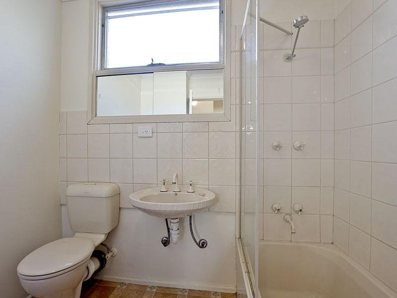 4/209 Napier Street, Essendon image 5