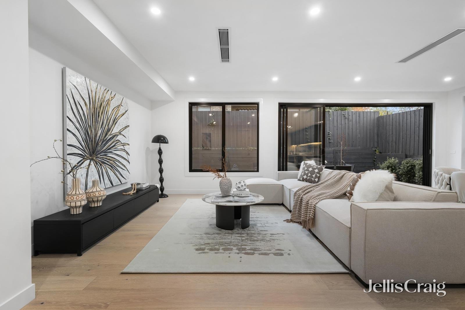 4/21 Inverell Avenue, Mount Waverley image 2