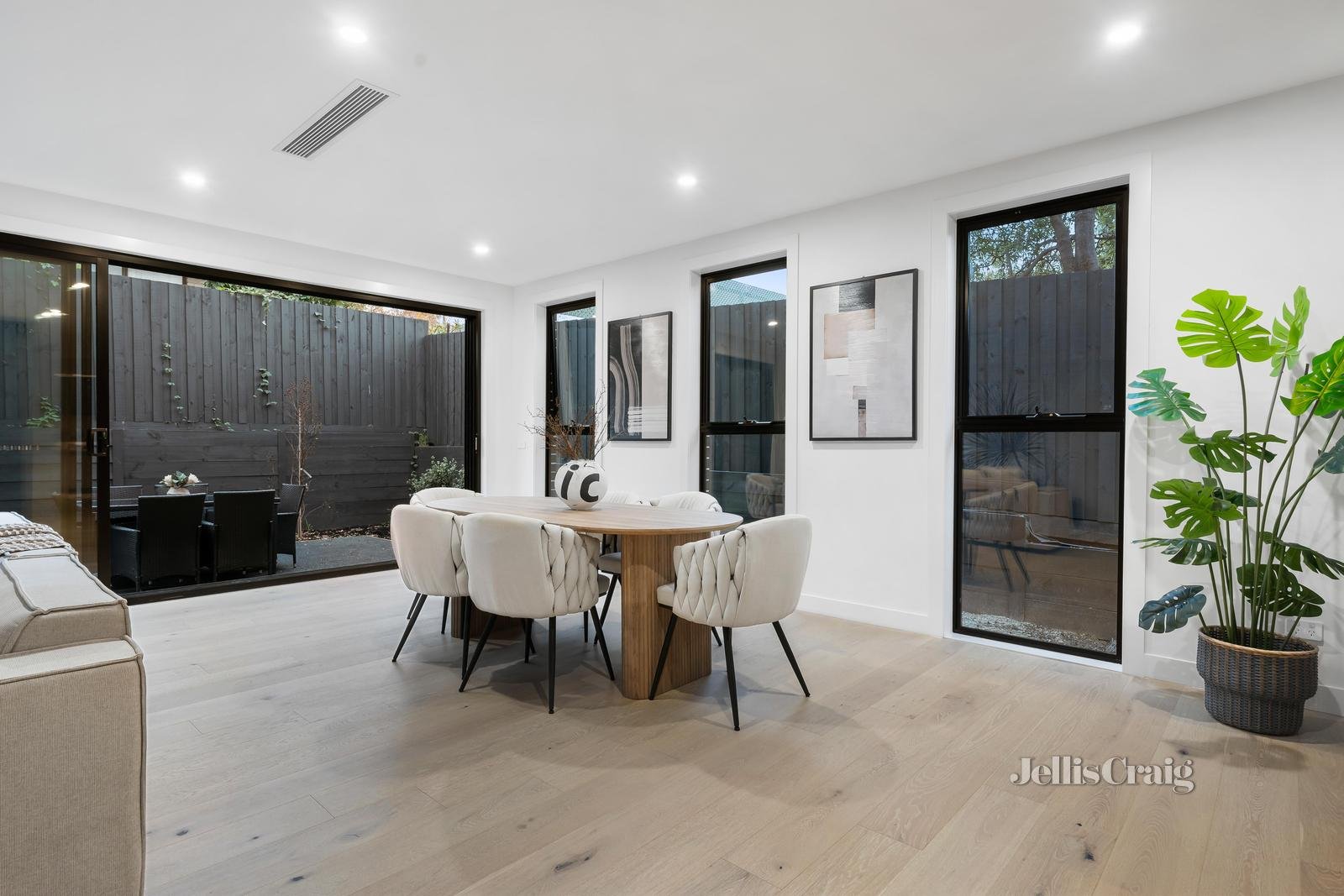 4/21 Inverell Avenue, Mount Waverley image 4