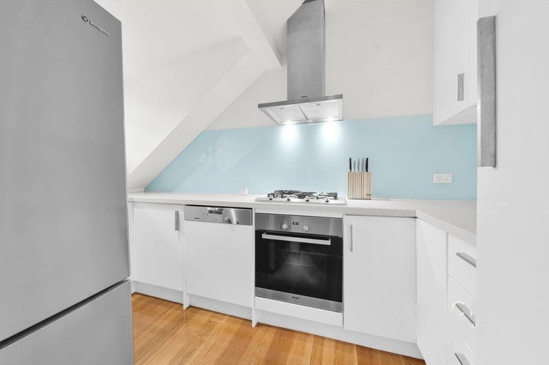4/21 Jackson Street, St&nbsp;Kilda image 2