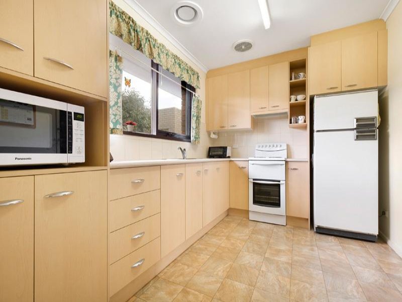 4/21 Simpsons Road, Box Hill image 3