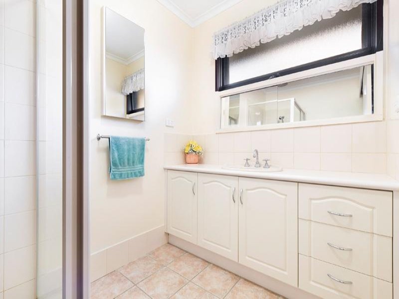 4/21 Simpsons Road, Box Hill image 6