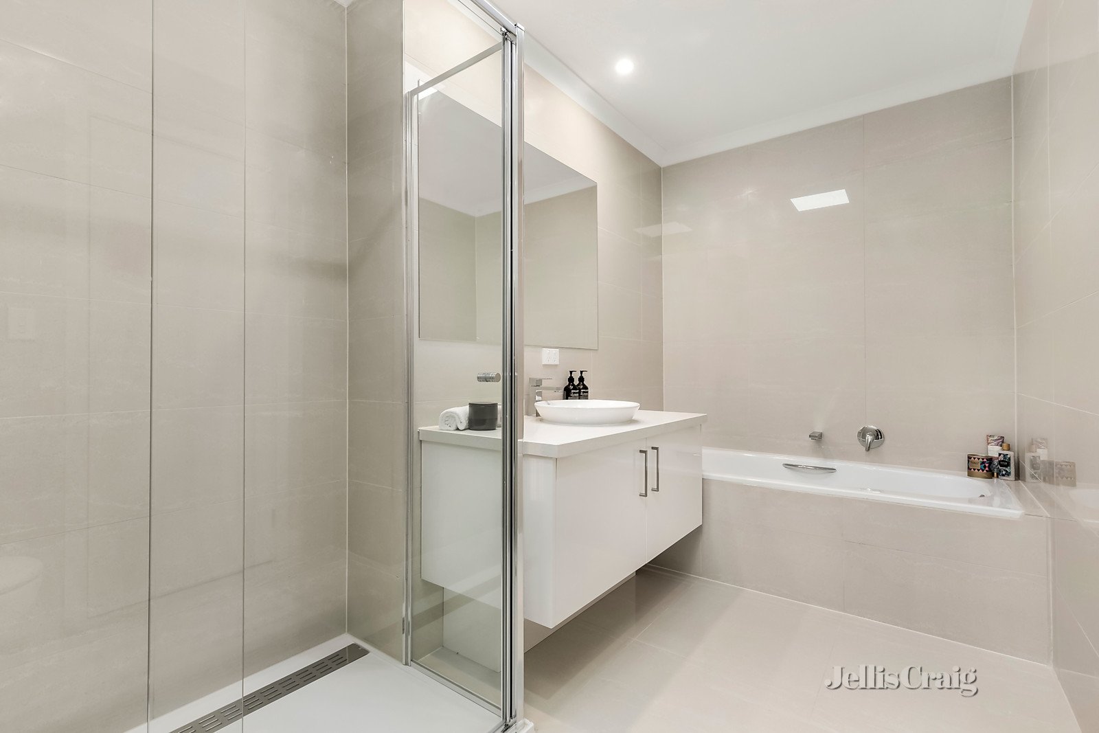 4/214A Wattle Valley Road, Camberwell image 6