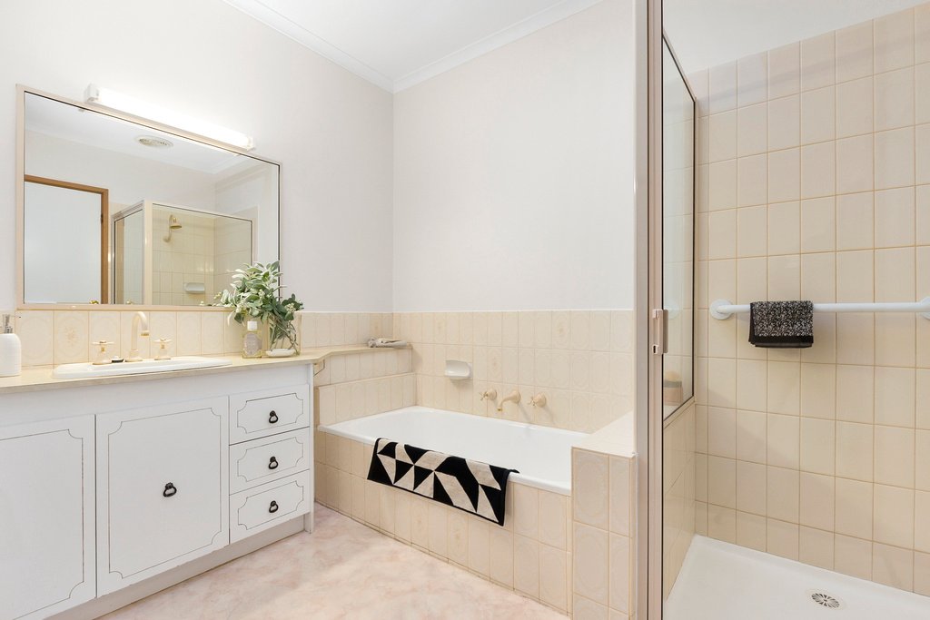 4/22 Broughton Road, Surrey Hills image 9