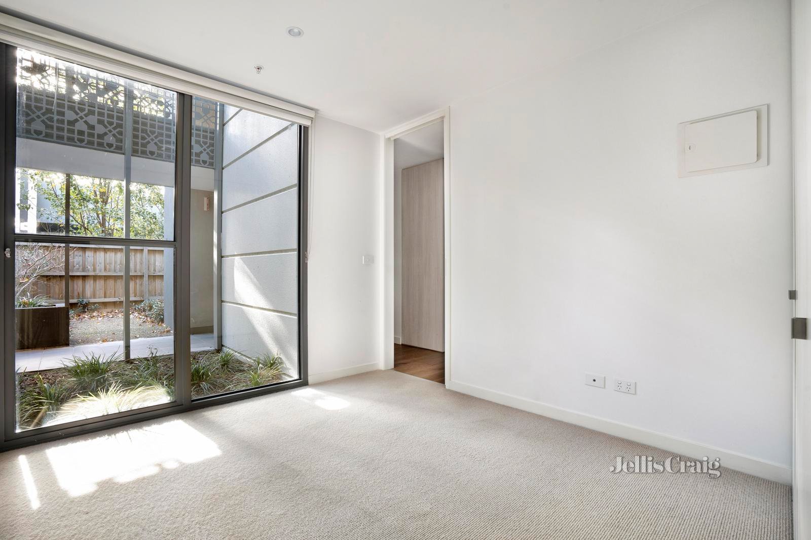 4/22 Leonard Crescent, Ascot Vale image 6