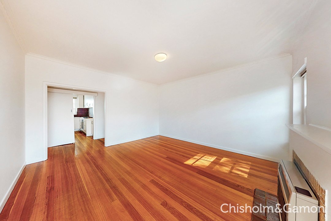 4/22 Pine Avenue, Elwood image 2