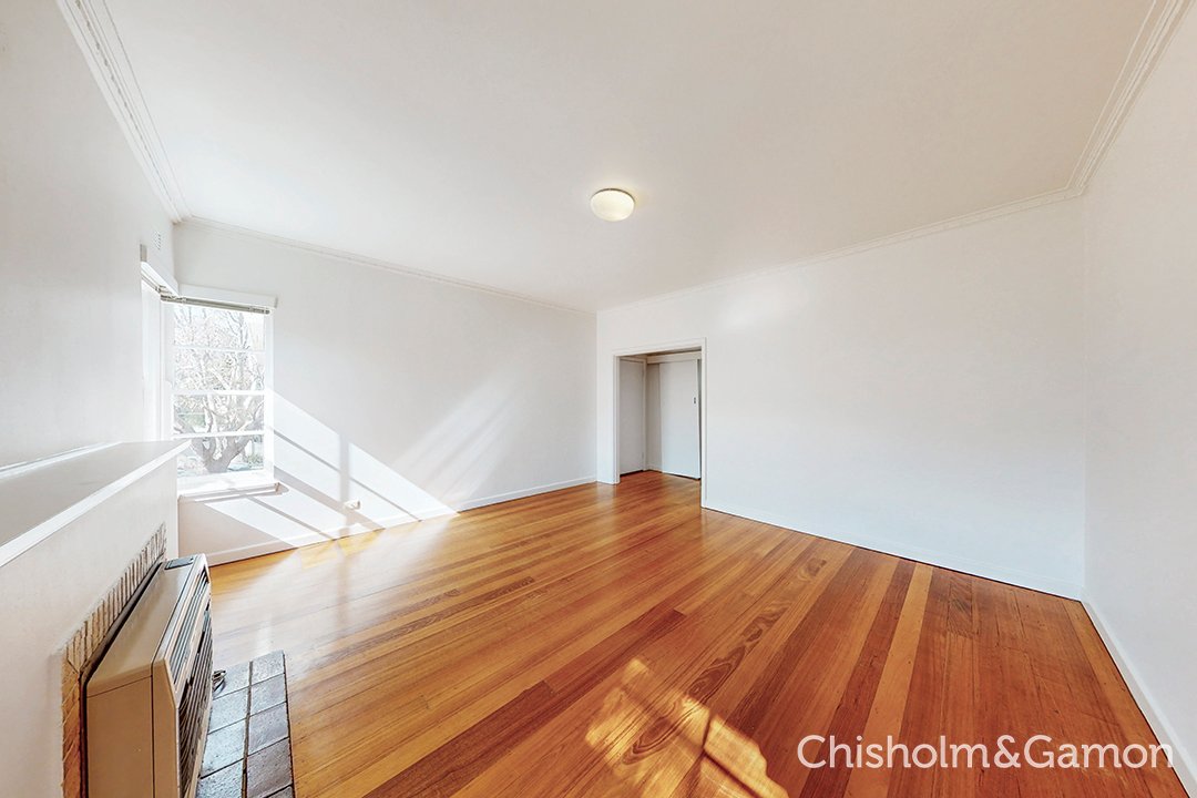 4/22 Pine Avenue, Elwood image 3