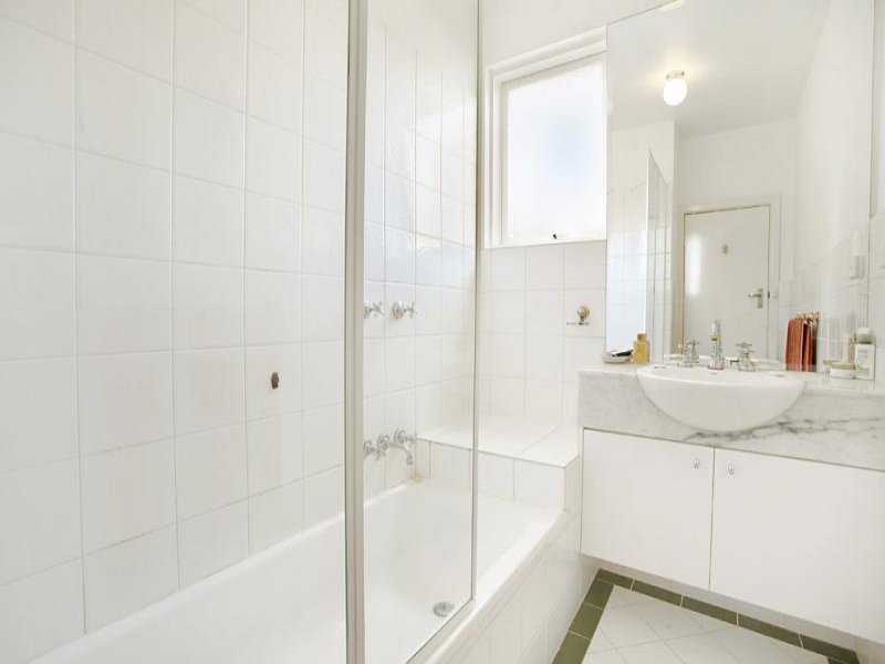 4/22 Weir Street, Balwyn image 4