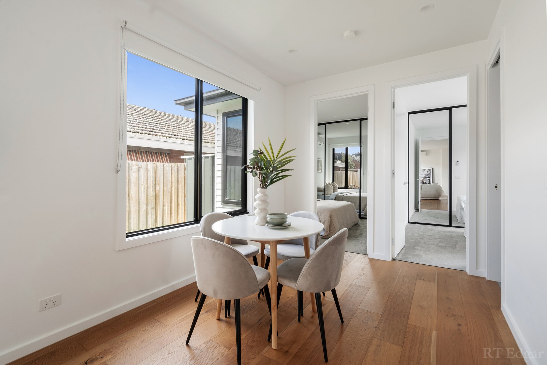 Property Gallery Thumbnail 8