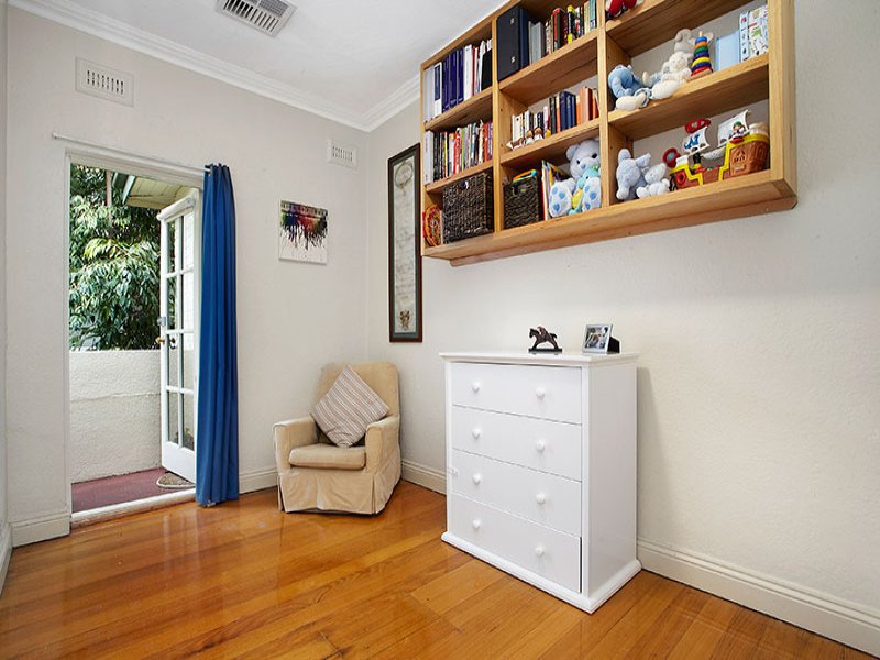 4/23 Pine Avenue, Elwood image 6