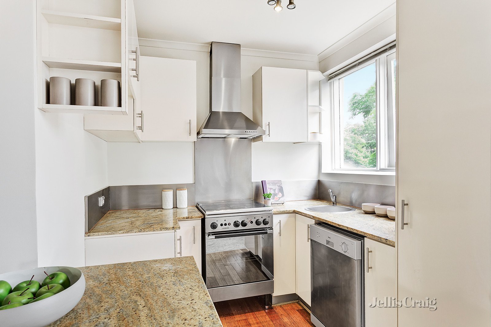 4/23 Raleigh Street, Malvern image 2