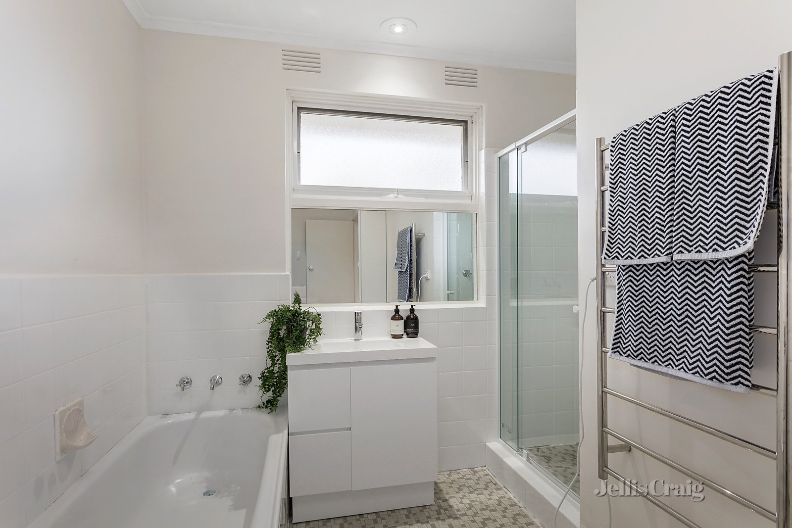 4/24 Clyde Street, Surrey Hills image 4