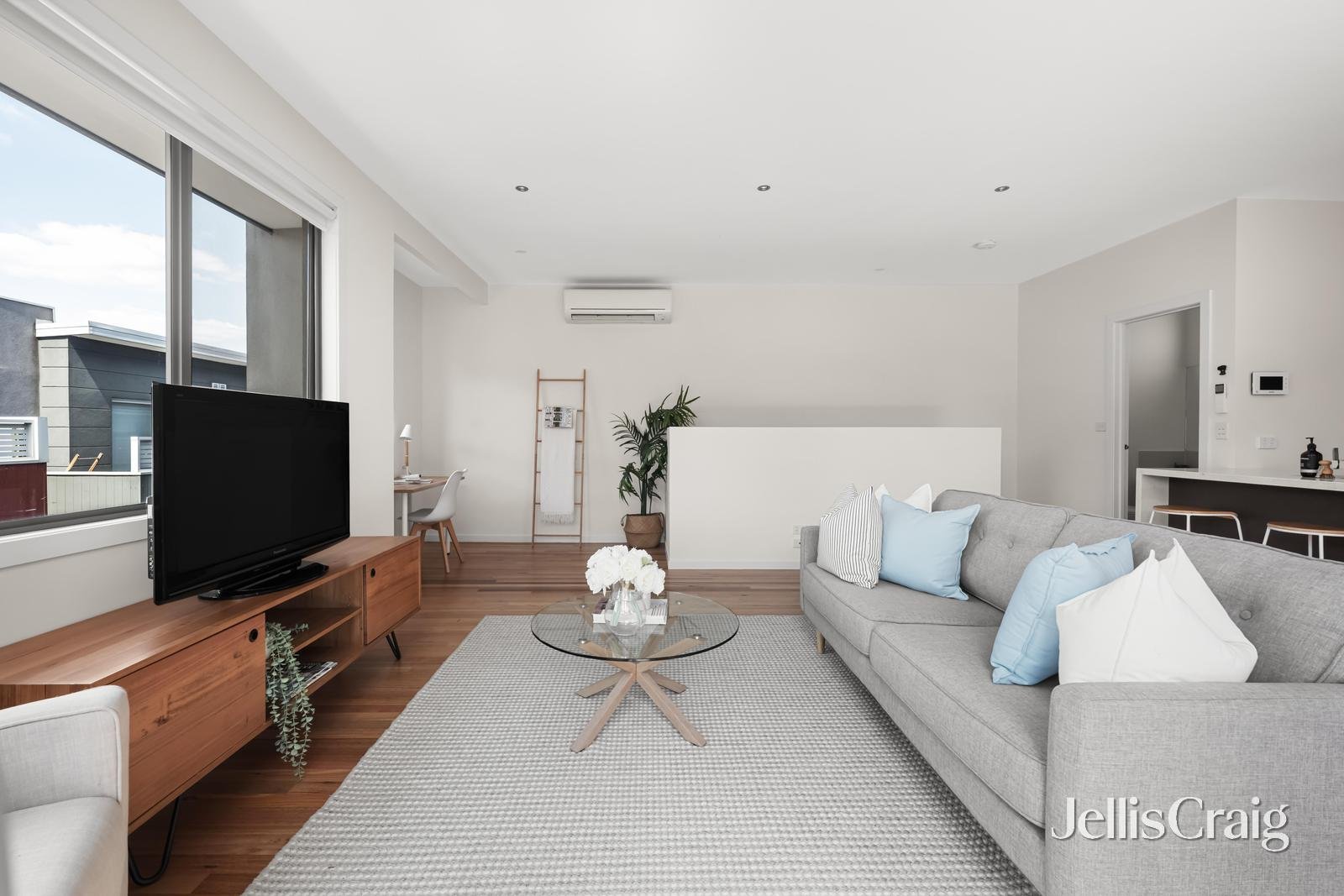4/24 Irvine Crescent, Brunswick West image 7