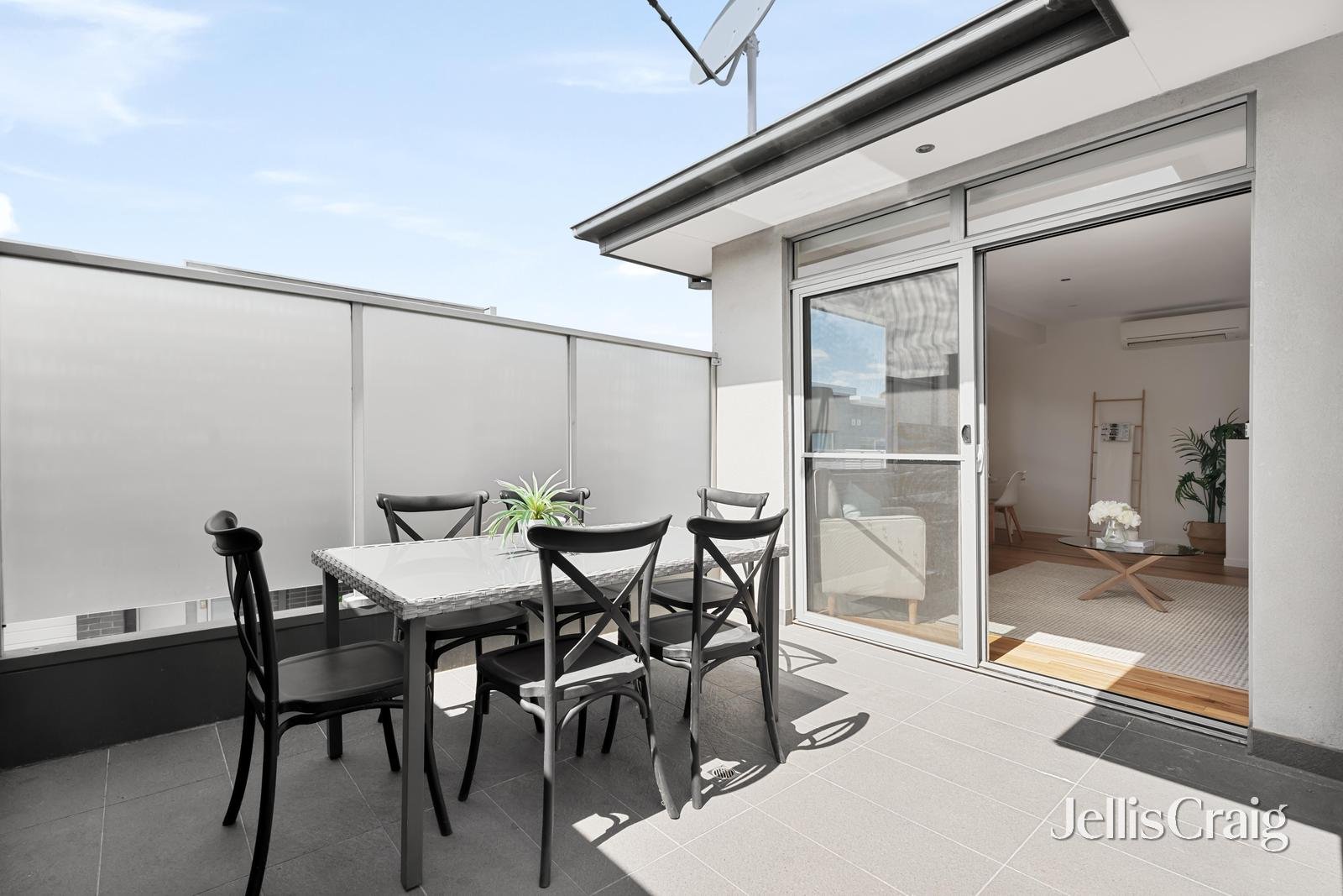 4/24 Irvine Crescent, Brunswick West image 8