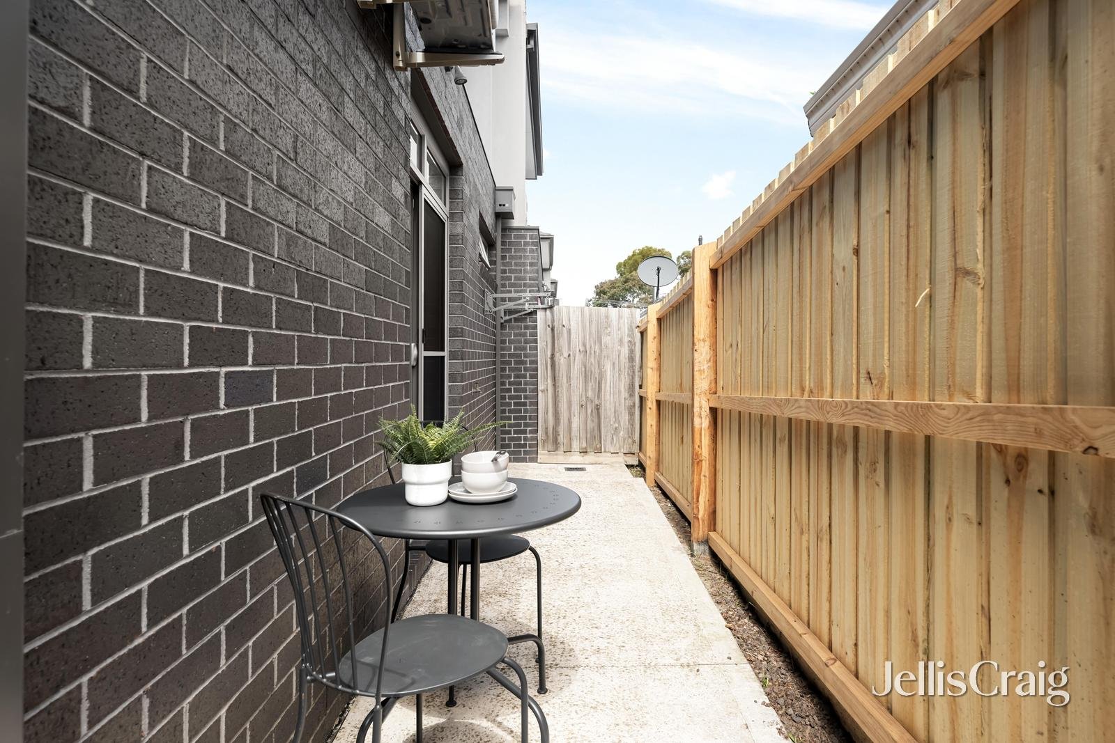 4/24 Irvine Crescent, Brunswick West image 11