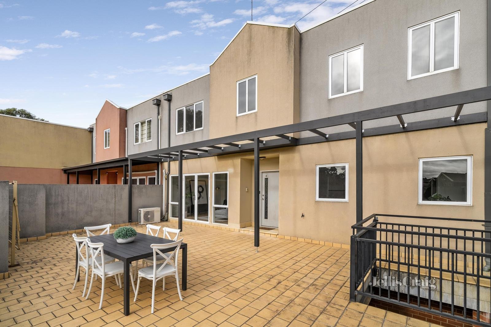 4/24 Tulloch Grove, Glen Waverley image 1