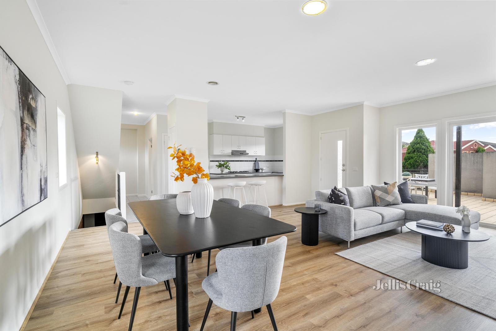 4/24 Tulloch Grove, Glen Waverley image 4